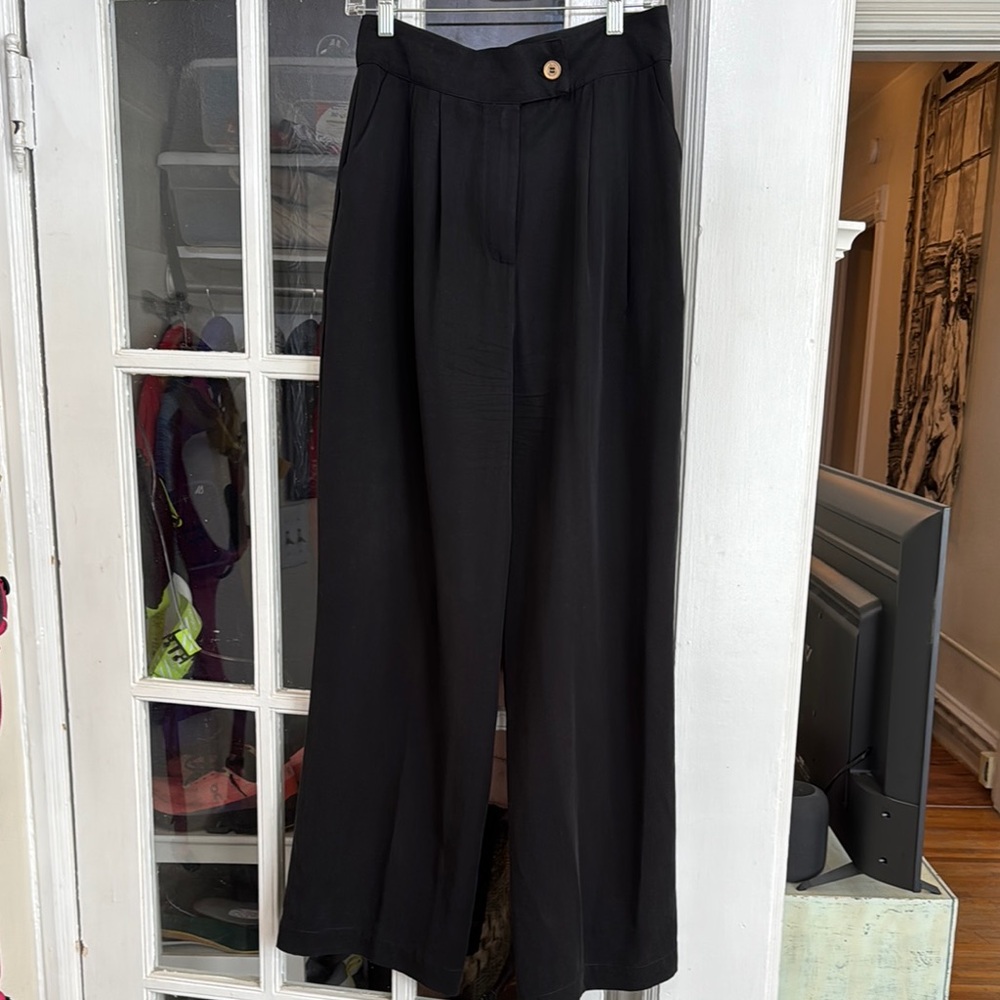 Saint + Sofia Elegant Black Wide-Leg Trousers